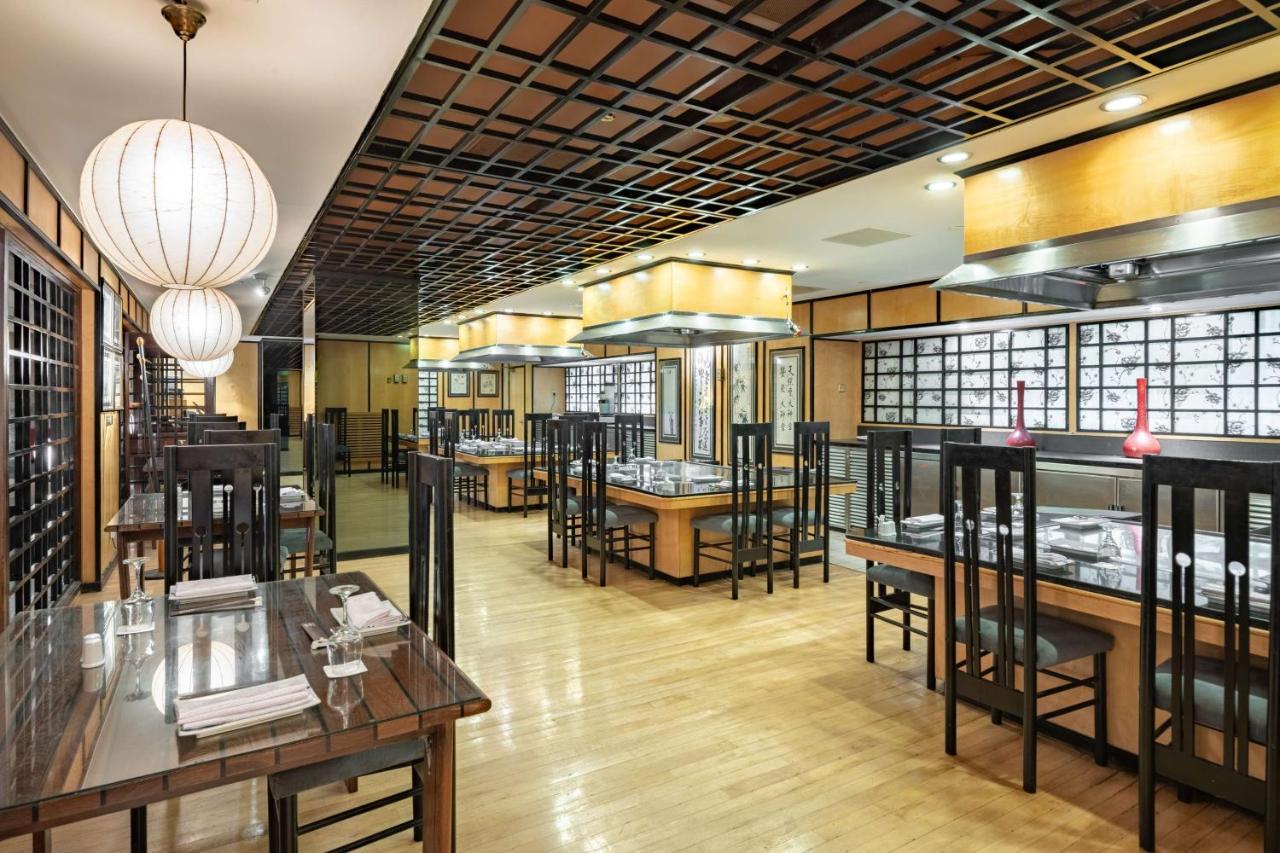 فندق راديسون بلو الرياض المظهر الخارجي الصورة Interior of a restaurant