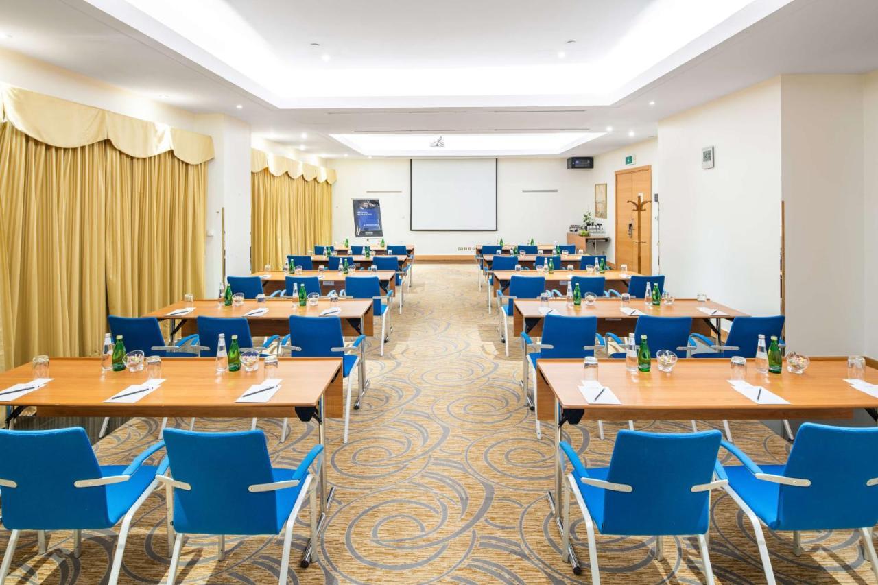 فندق راديسون بلو الرياض المظهر الخارجي الصورة Meeting room
