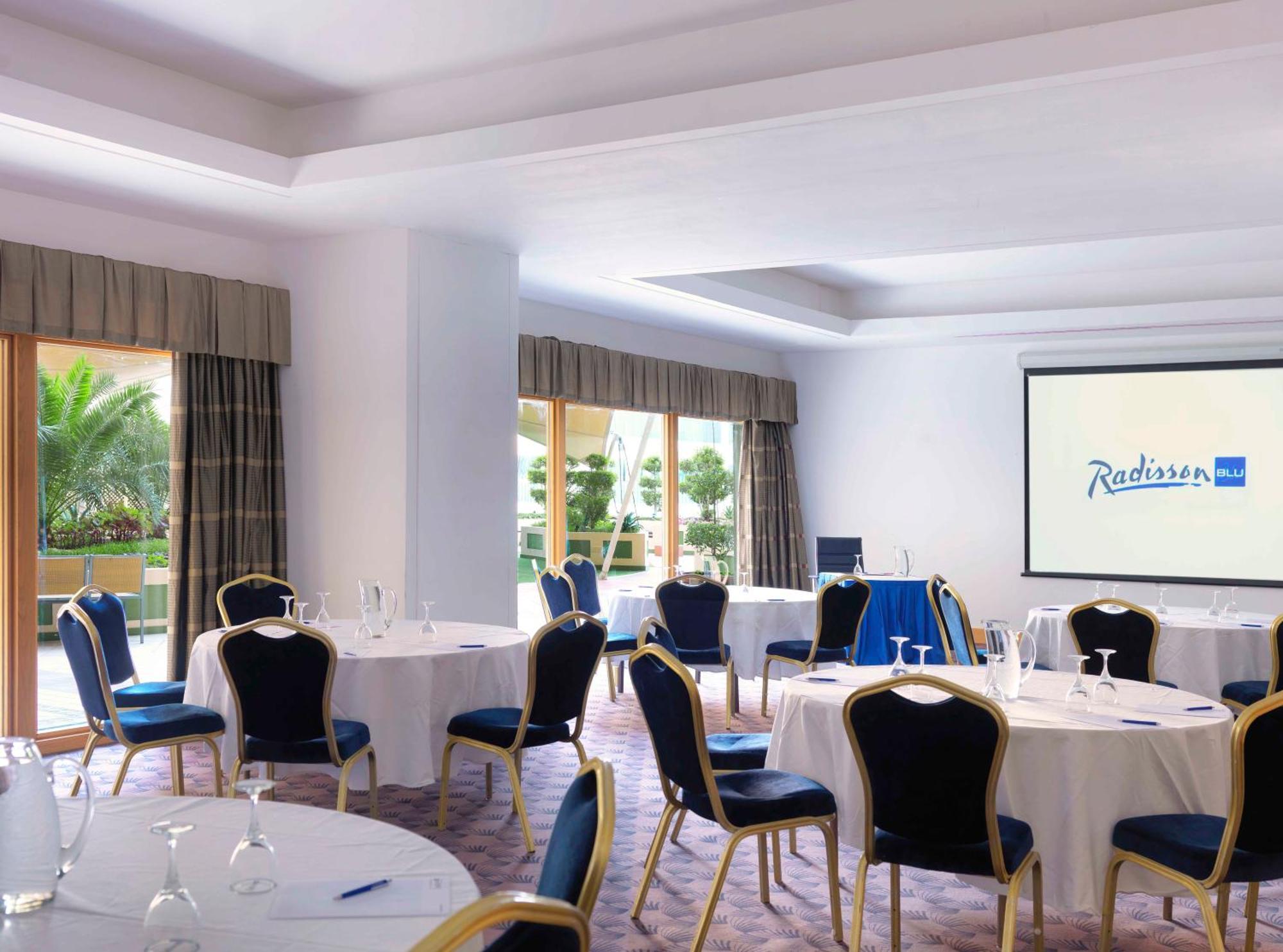 فندق راديسون بلو الرياض المظهر الخارجي الصورة Meeting room