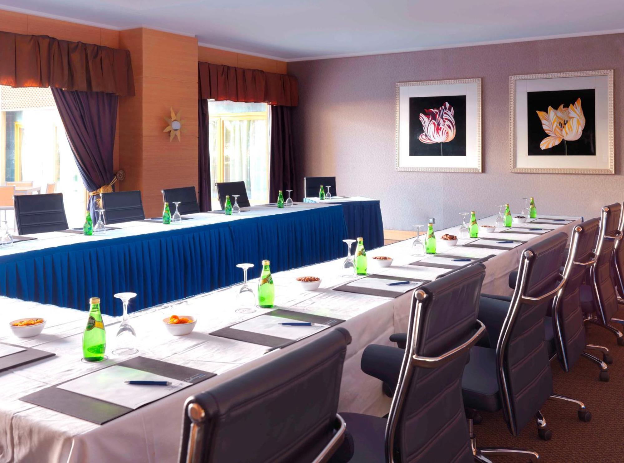 فندق راديسون بلو الرياض المظهر الخارجي الصورة Meeting room