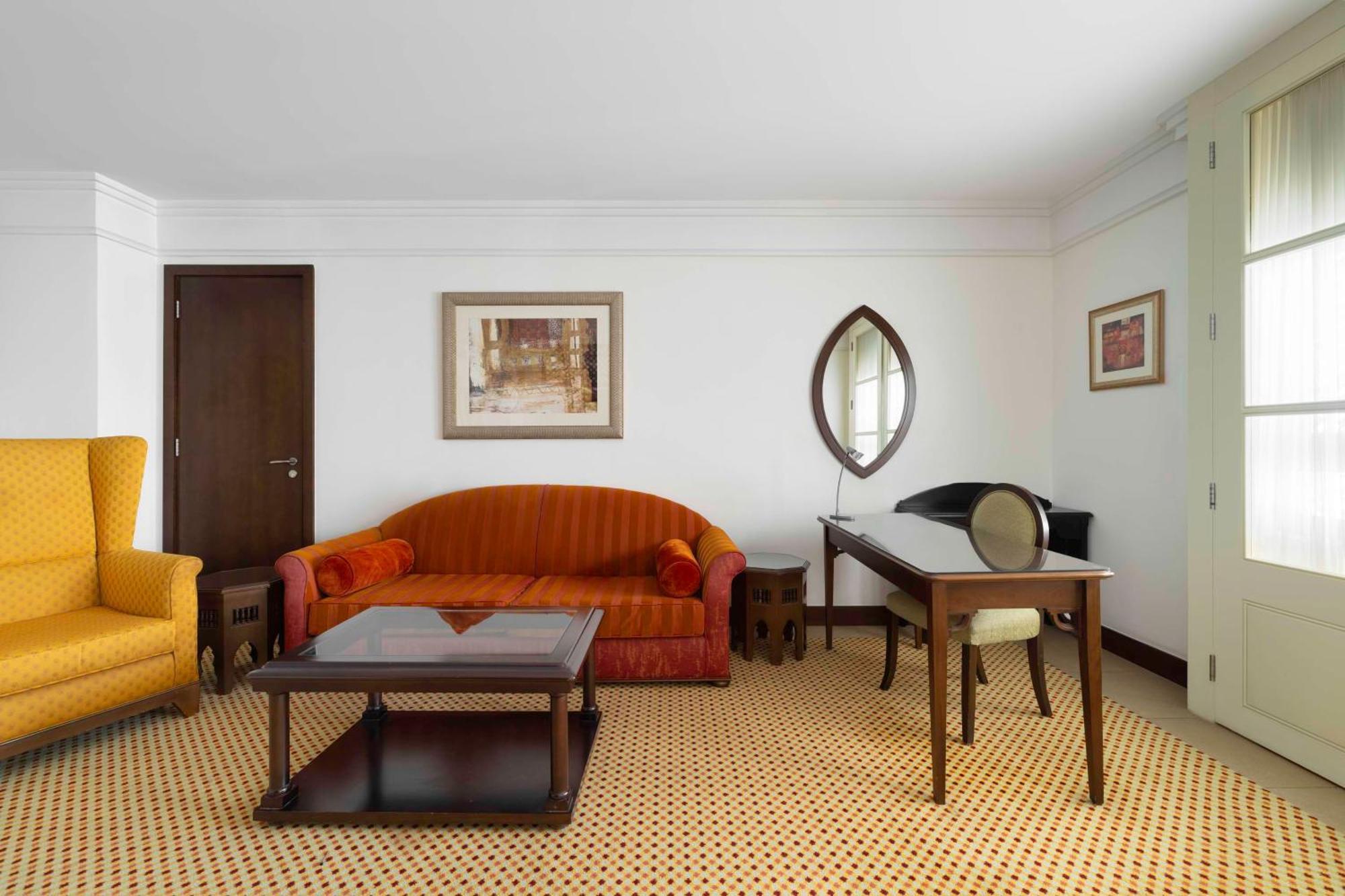 فندق راديسون بلو الرياض المظهر الخارجي الصورة A room with carpet