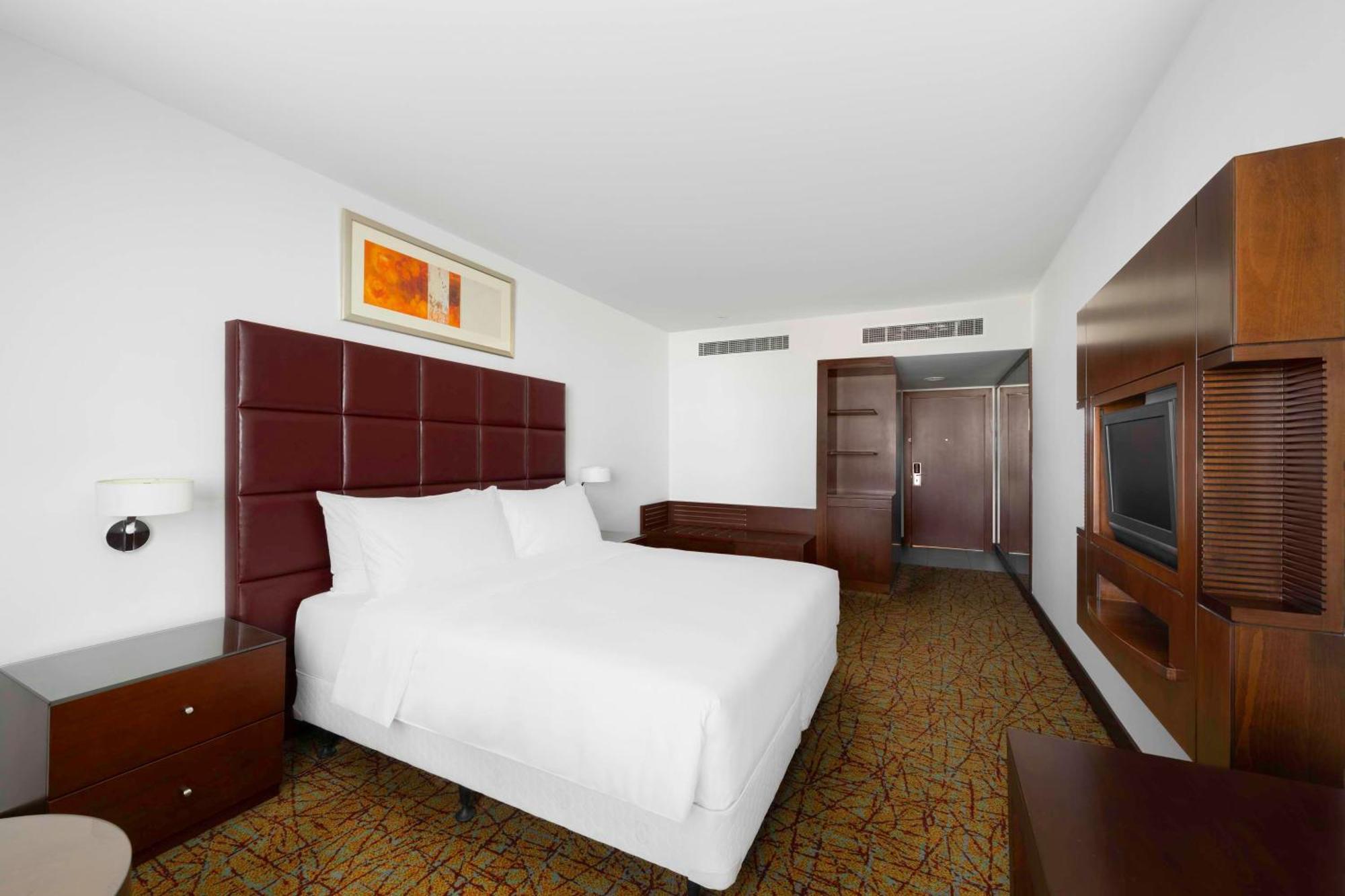 فندق راديسون بلو الرياض المظهر الخارجي الصورة A bedroom at the hotel