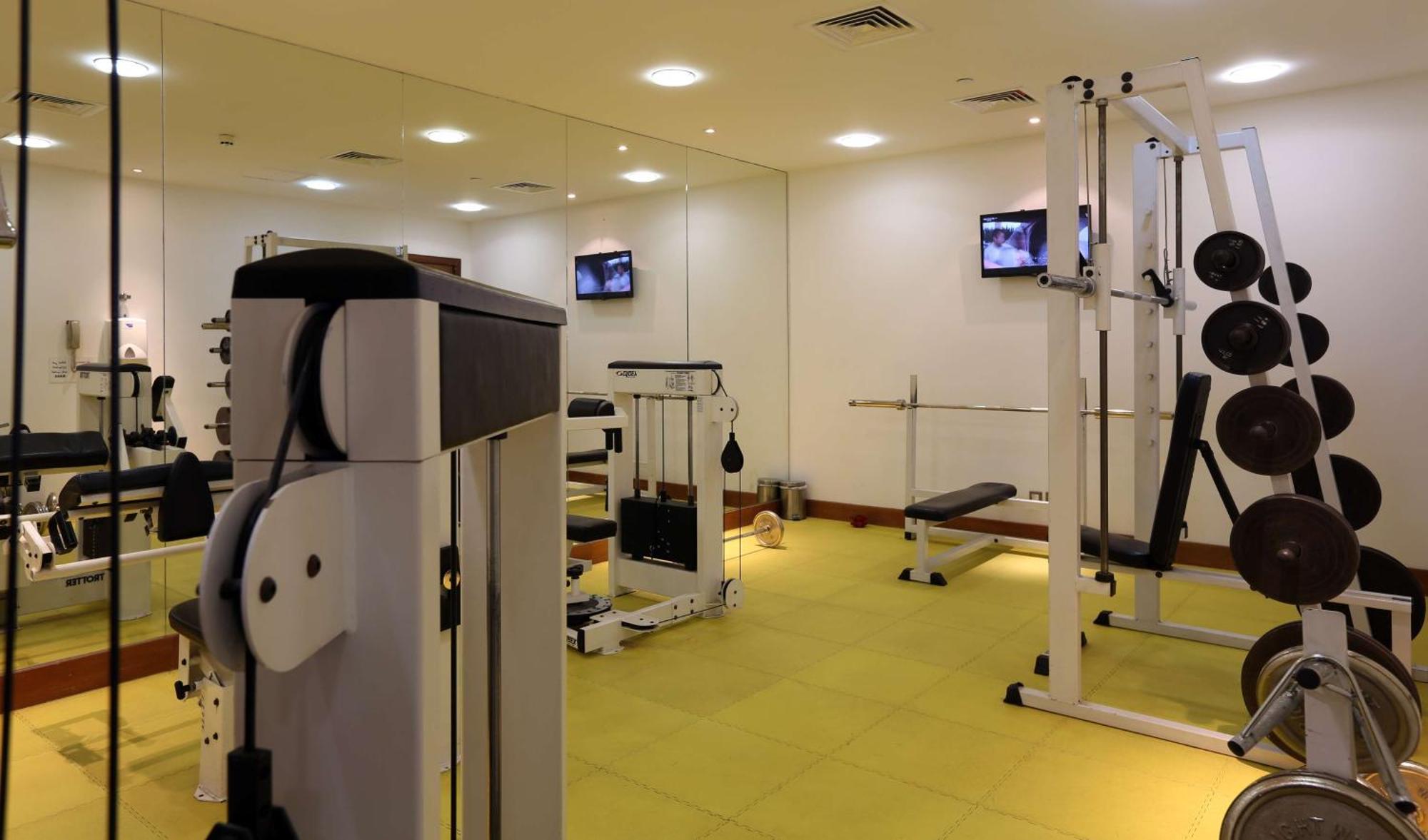 فندق راديسون بلو الرياض المظهر الخارجي الصورة A gym at the hotel