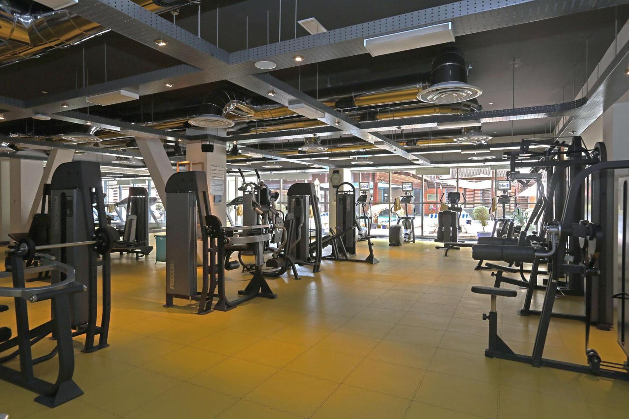 فندق راديسون بلو الرياض المظهر الخارجي الصورة The gym at the University of Bath